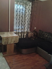 Сдам 1-комнатную квартиру с мебелью в центре тел.80447943706